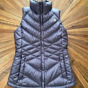 The North Face Puffer Vest in a Grayish-Purple color Size XS